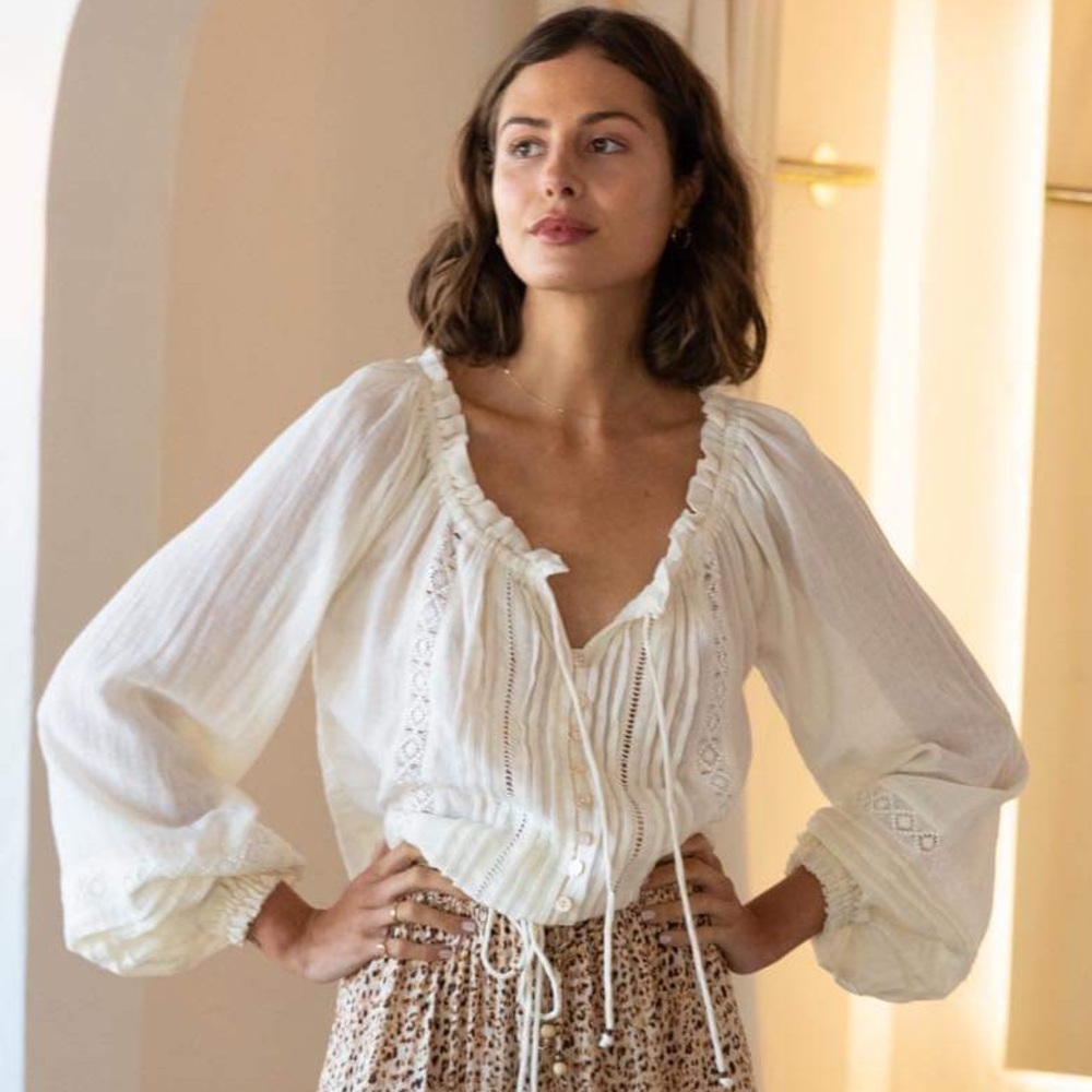 NWOT Kivari white cotton blouse Small button up shirt